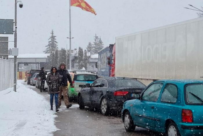 По 300 евро парична глоба, 3-годишна забрана за влизане в Република Северна Македония и напускане на държавата - такива мерки са взети срещу тримата български...