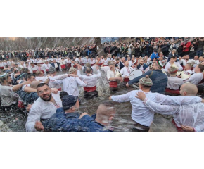 6-годишният Мартин хвана кръста в ледените води на Тунджа в Калофер