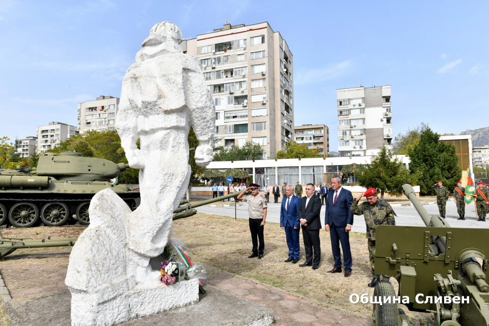 Военно формирование 22220-Сливен днес отбеляза 70 години от връчването на бойното знаме. То е зачислено на 6 октомври 1950 г. с указ на Президиума на Народното...