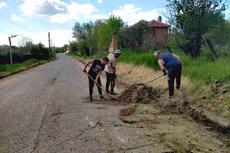 



„Да направим село Александрово по-чисто и по-приветливо“, под това мотото се обединиха хората от селото и правят поредица от акции по почистване...