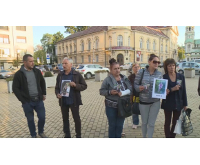 Близки на жестоко убити протестират срещу по-ниските наказания на престъпниците