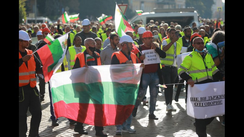 Браншовата камара „Пътища” обяви, че организира национален протест на 13 април.
Ръководството на камарата изразява крайното си възмущение и несъгласие...