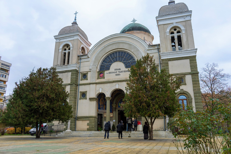 
Българската православната църква почита паметта на Свети Симеон Стълпник и неговата майка Света Марта. С този празник се полага началото на църковната...