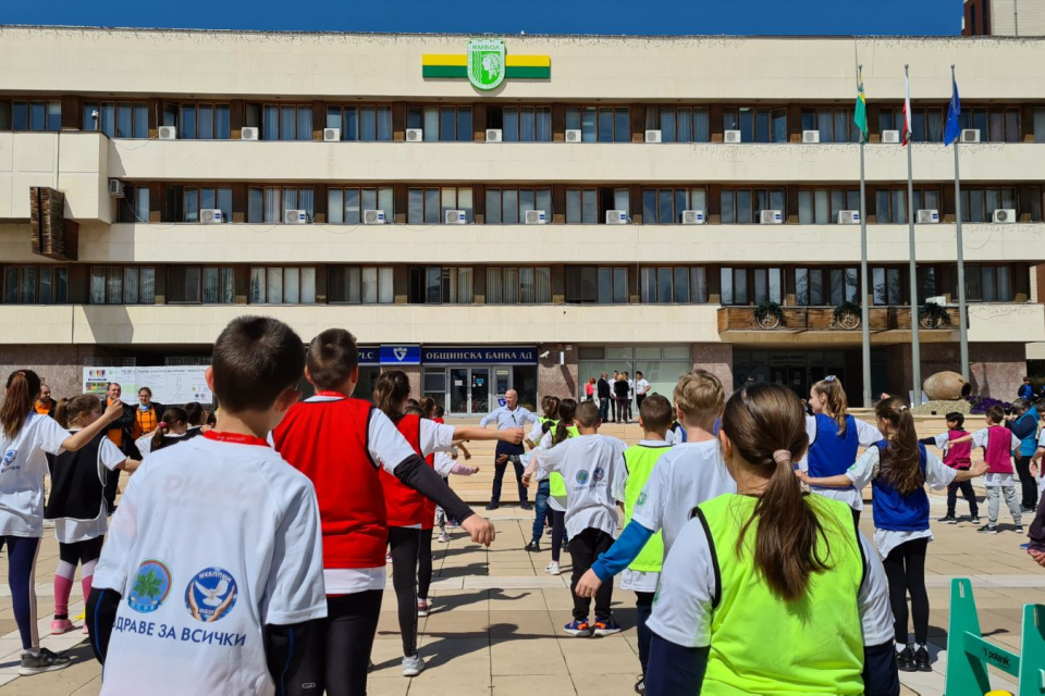 Семинар и занимание по „Детска атлетика“ се проведе в Ямбол на 16 април.
Семинарът, в който участваха учители, треньори и атлети от местните клубове бе...