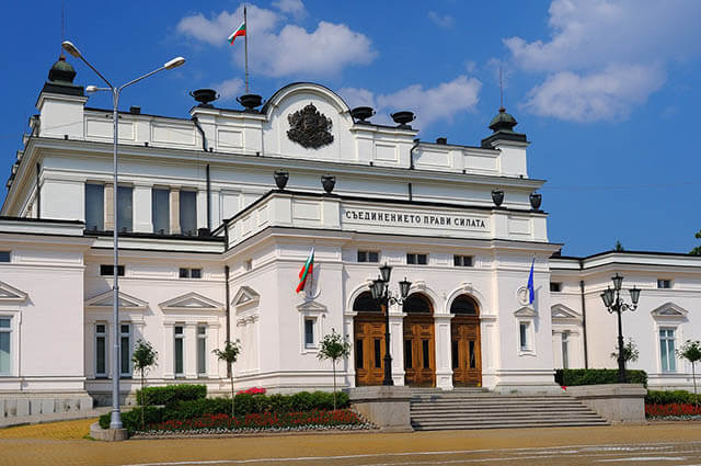 В парламента започва обсъждането на първо четене на промените в Закона за Данък върху добавената стойност. Депутатите ще разгледат 6 законопроекта.
Предложението...