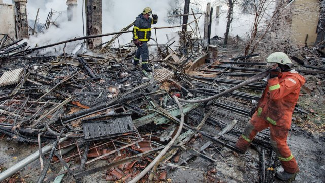 Пожар избухна в завод за магнитни дискове в село Драгор край Пазарджик снощи около 20 часа. При произшествието са пострадали 2-ма работници - мъж на 53...