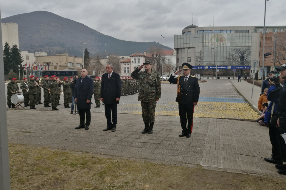 Заупокойна молитва за загиналите и благодарствен мобелен за здраве и добруване отслужи Негово Високопреосвещенство сливенският митрополит Иоаникий на официална...