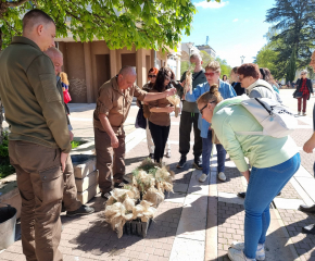 Държавното горско стопанство „Тунджа“ раздаде над 600 дръвчета на ямболци по случай Седмицата на гората