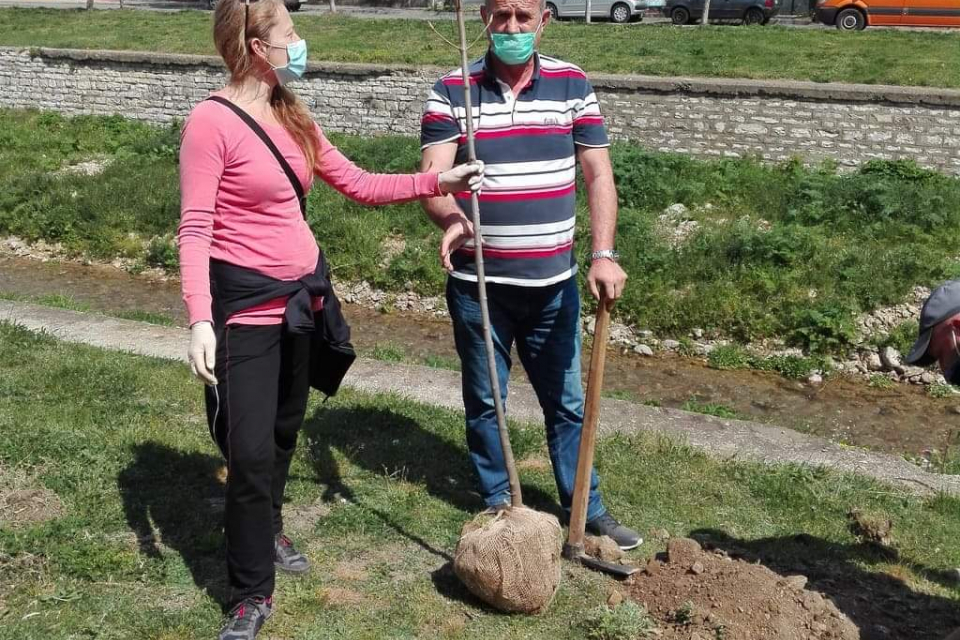 "Статистическа" гора има вече в Сливен. На 14 април по поречието на р. Новоселска - западната страна на бул. „Христо Ботев“, служителите от отдел „Статистически...