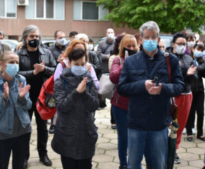 Хората в Сливен се сбогуваха с лекарката, която почина вчера