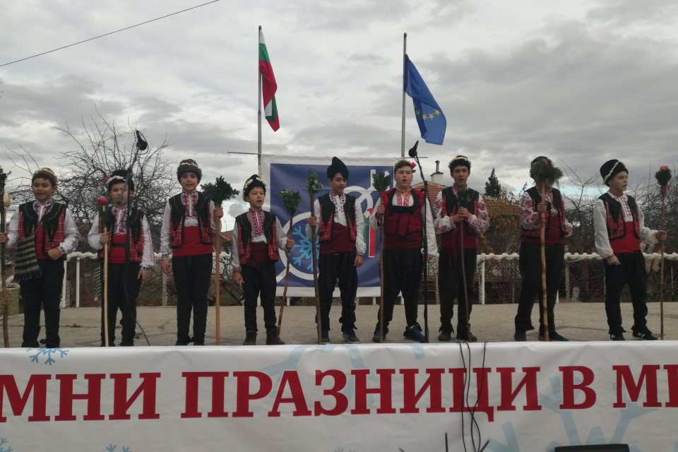 За поредна година село Мечкарево е домакин на традиционния Регионален фолклорен събор ,,Зимни празници”.
Съборът е с конкурсен характер, като основните...