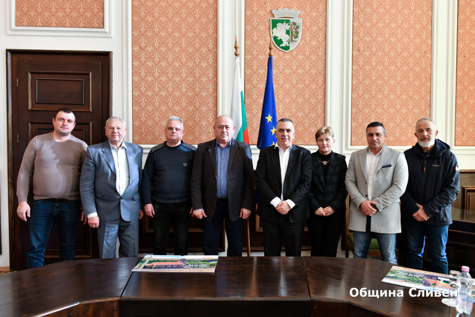 Делегация от град Твърдица, Тараклийски район, Република Молдова, прие днес кметът Стефан Радев. Делегацията беше водена от кмета на града Георгий Попов.
„За...