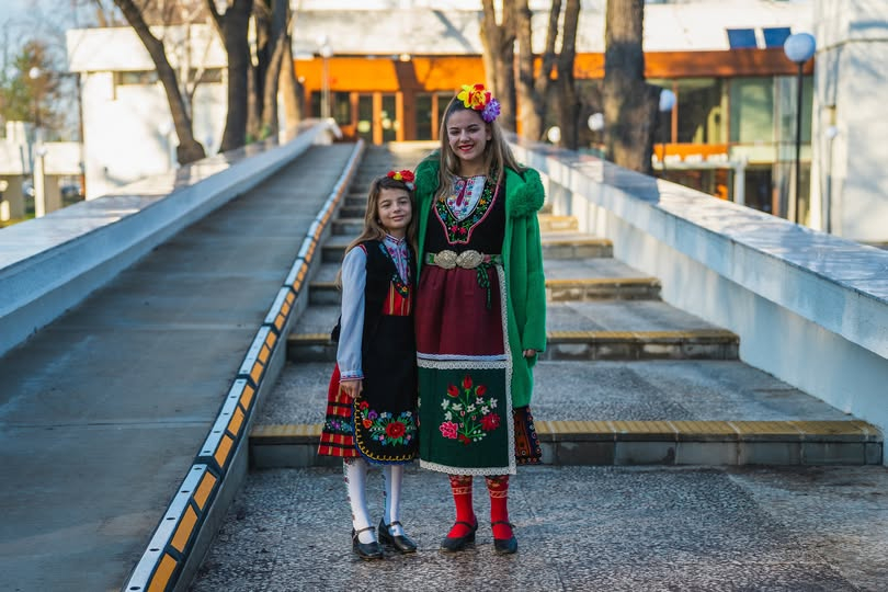 Работилници за рисунки и сурвакници ще съберат малки и големи  в Младежки културен център „Георги Братанов“ в Ямбол. Инициативата е на Младежкия парламент...