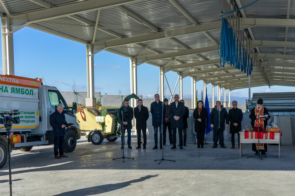 В 11:30 часа на 19 януари 2022 година, сряда, с водосвет, отслужен от свещеноиконом Георги, започна официалната церемония за откриване на обект „Компостираща...