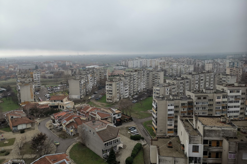 Планови ремонти на мрежата ниско напрежение ще се извършват днес в боляровското село Попово, съобщават от електроразпределителното дружество. По тази причина...