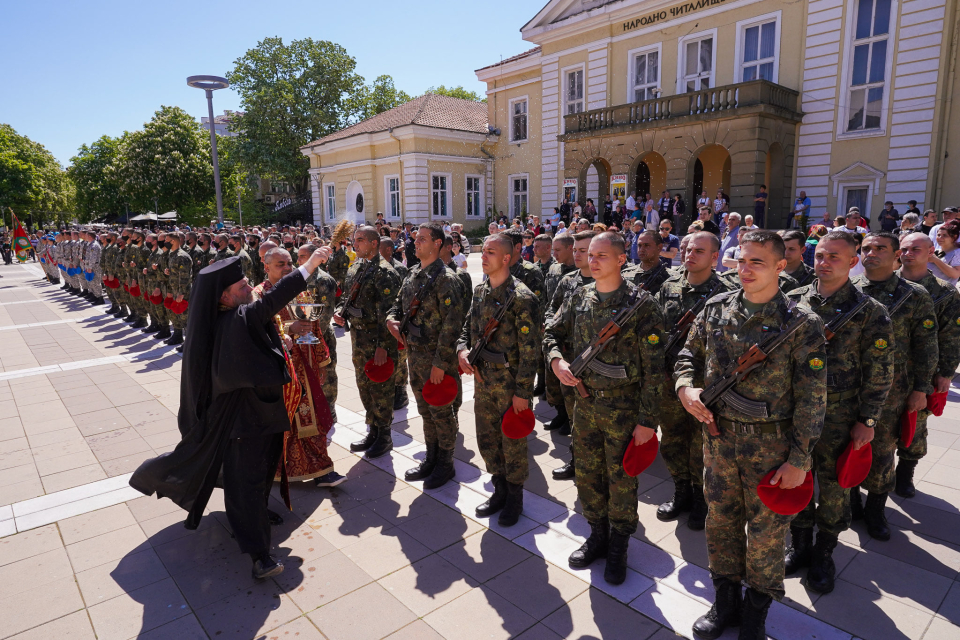 Ямбол ще отбележи Деня на храбростта и празник на Българската армия - 6 май, със Света литургия, литийно шествие и военен ритуал.
Празникът ще започне...