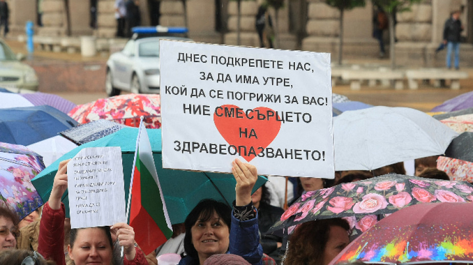 „Не е нормално ние да застанем до едни предатели, рамо до рамо, и да протестираме за нещо, което отдавна вече трябваше да имаме. За мен този протест е...