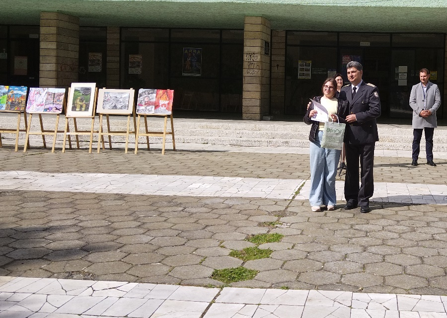 На 10 май пред зала „Диана“ в град Ямбол, се проведе награждаването на младите художници, участвали в Областния етап на Международния конкурс за детска...