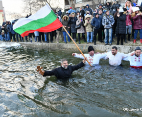 Мъжко ледено хоро на Йордановден и в Сливен