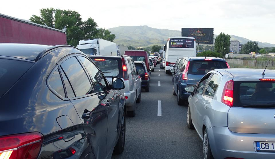 В първия ден на Новата година изтича валидността на 14 067 годишни електронни винетки за леки автомобили, съобщиха от Агенция "Пътна инфраструктура" /АПИ/....