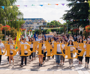 Над 1500 души се включиха в празничното шествие по повод 24 май в Ямбол (ВИДЕО)