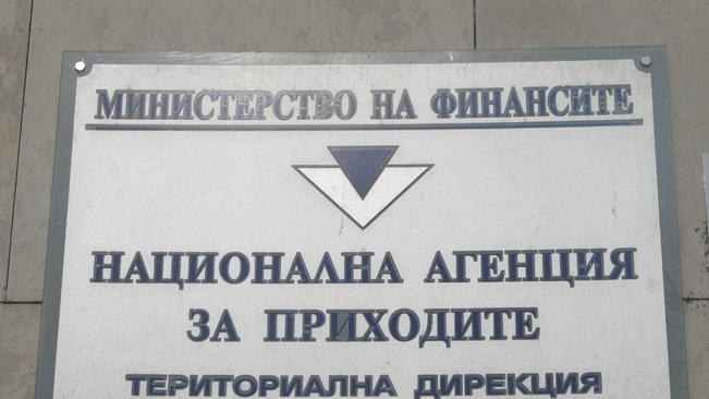 Националната агенция за приходите продава 20 автомобила, отнети от шофьори, управлявали превозните средства след употреба на алкохол и наркотици. Осем...