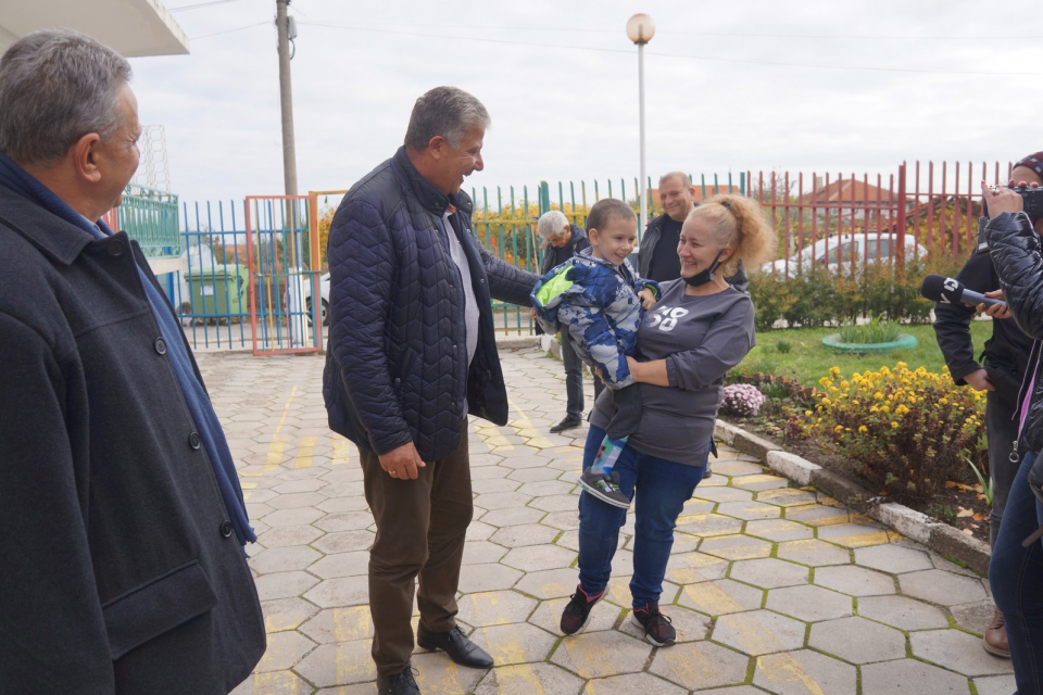 Ново дарение за лечението на Виктор от с. Кабиле обяви кметът на община „Тунджа“- Георги Георгиев. Средствата в размер на 2000 лв. са преведени по сметката...