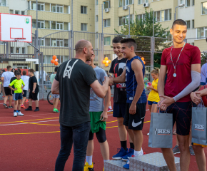 Обновената спортна площадка в комплекс „Граф Игнатиев“ беше открита с атрактивен турнир по стрийтбол (снимки)