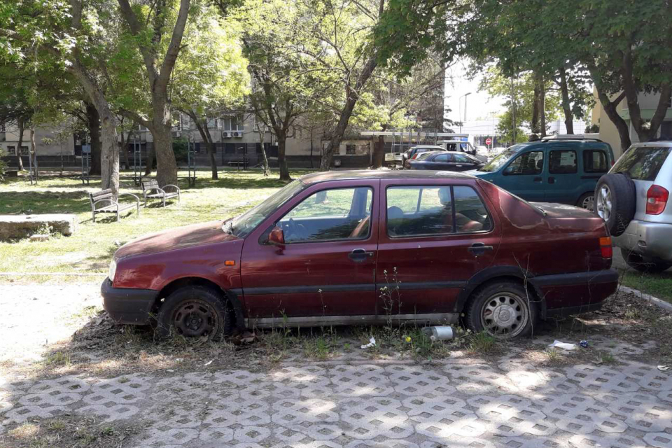 Служители на СПООР при Община Ямбол продължават с мерките за освобождаване на територията на града от изоставени леки и лекотоварни автомобили. До момента...