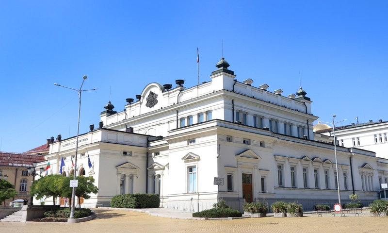 Ограничава се достъпът на журналисти до сградите на Народното събрание. Това е решил днес сутринта Председателският съвет на парламента, научи БТА от пресцентъра...