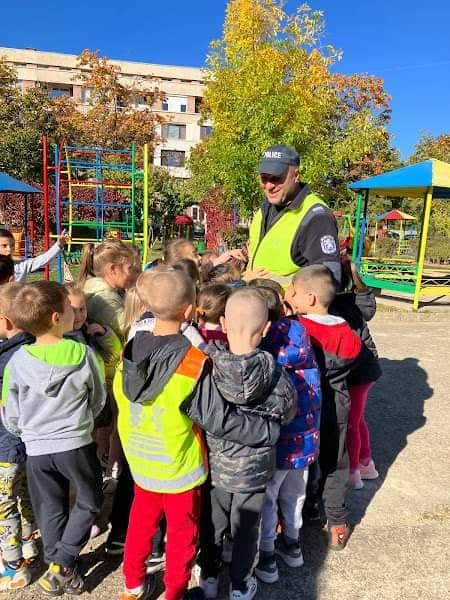 Ръководството на РУ-Сливен е създало организация за провеждане на образователни беседи с подрастващите по теми като „Спазвам правилата за движение”, „Моята...