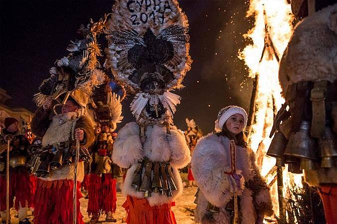 Фестивалът на маскарадните игри в Перник "Сурва" се отменя за поредна година. Това стана ясно на пресконференция в общината днес, предаде БГНЕС.
Зимният...