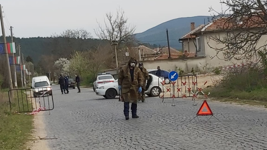 "Хората в Паничерево са притеснени, предприемат се съответните мерки, ще се успокоят нещата". Това каза пред БНР кметът на старозагорското село Атанас Граматиков.
Старозагорското...