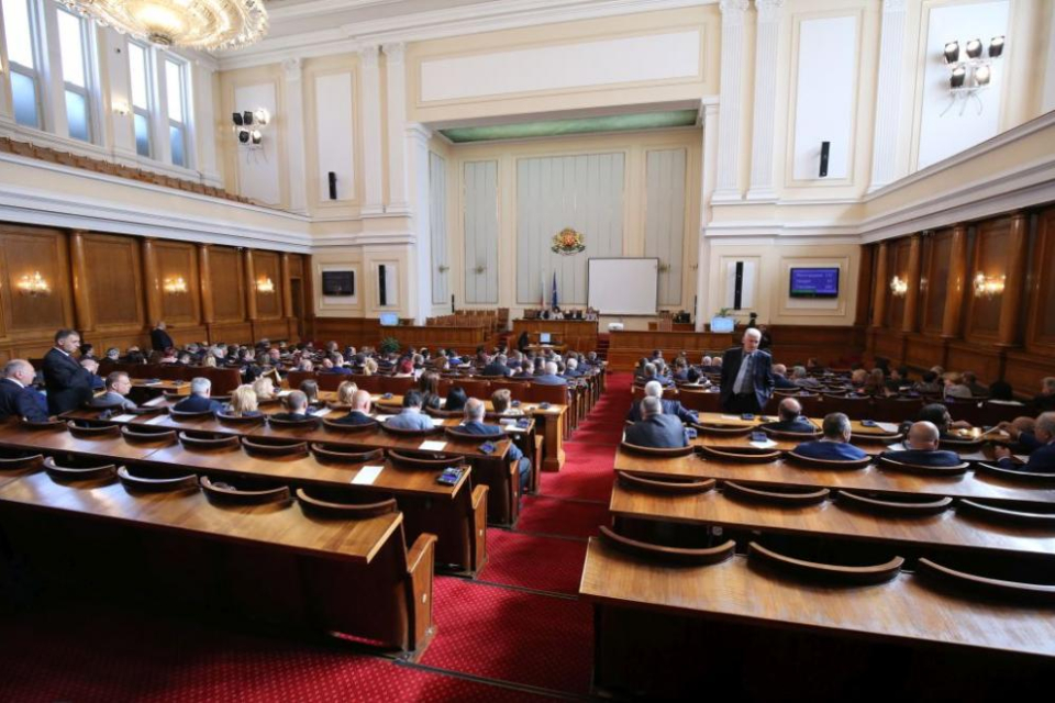 Парламентът не избра за министър-председател Николай Габровски, предложен от ПГ на ГЕРБ-СДС.
"За" неговата номинация бяха 113 депутати, "против" -  125,...