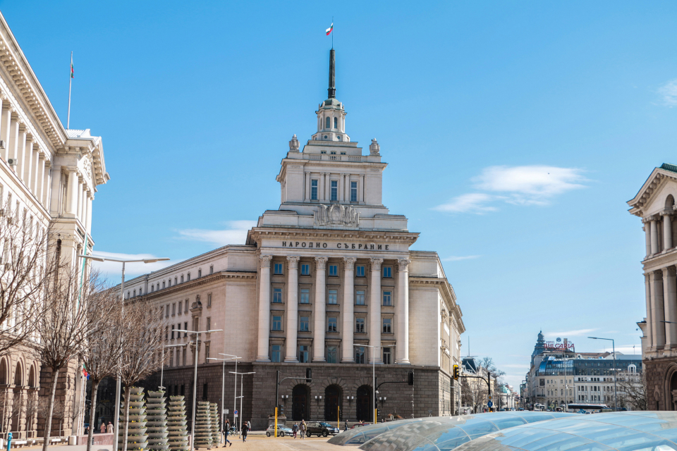 Провал на пленарното заседание. Парламентът не успя да събере кворум за начало на разискванията.
При първият опит се регистрираха 78 народни представители....