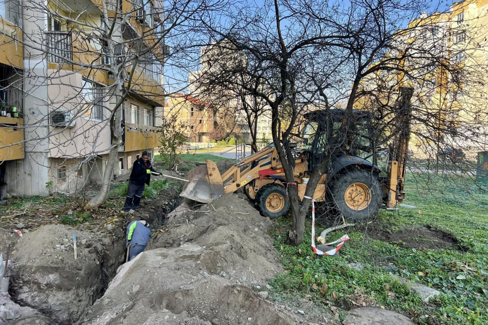 Днес без вода ще са абонатите по ул. „Българка” и тези от жилищни блокове с номера от 28 до 36 включително в ж.к. „Златен рог”. В района се извършва подмяна...