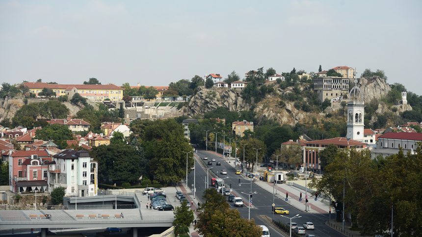 Местната управа в Пловдив беше упълномощена да води преговори за теглене на заем от 120 млн. лева, който ще се изплаща в следващите 25 години. Със средствата...