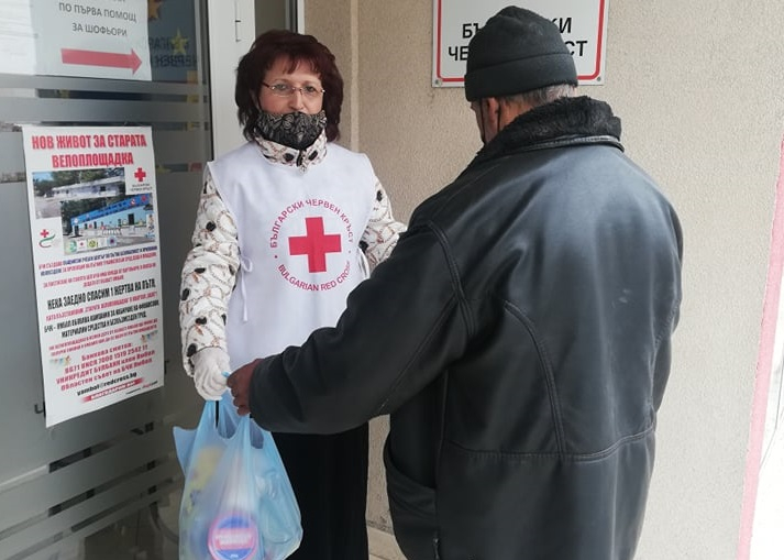 В навечерието на Великденските празниците пред сградата на Областния Секретариат на БЧК - Ямбол се проведе среща с лица, живеещи на улицата в град Ямбол....