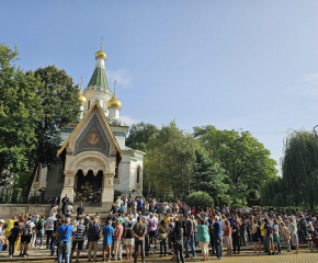 Политици, духовници и граждани призовават да бъде отворена Руската църква