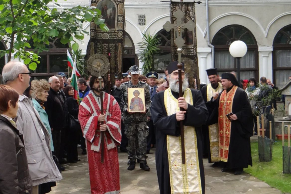 На 6 май всяка година почитаме Свети великомъченик Георги Победоносец (275-281 – 23 април 303). Той е един от най-почитаните светци, мъченик за Христовата...