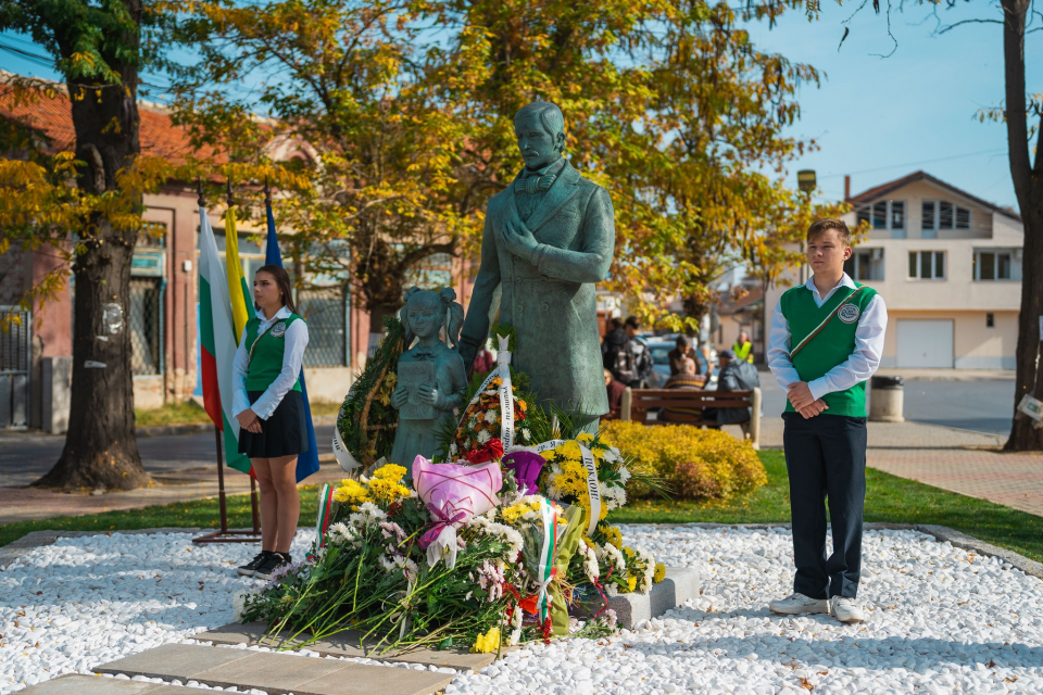 Благодарствено писмо от председателя на Синдиката на българските учители д.ик.н. Янка Такева получи кметът на Община Ямбол Валентин Ревански за откриването...