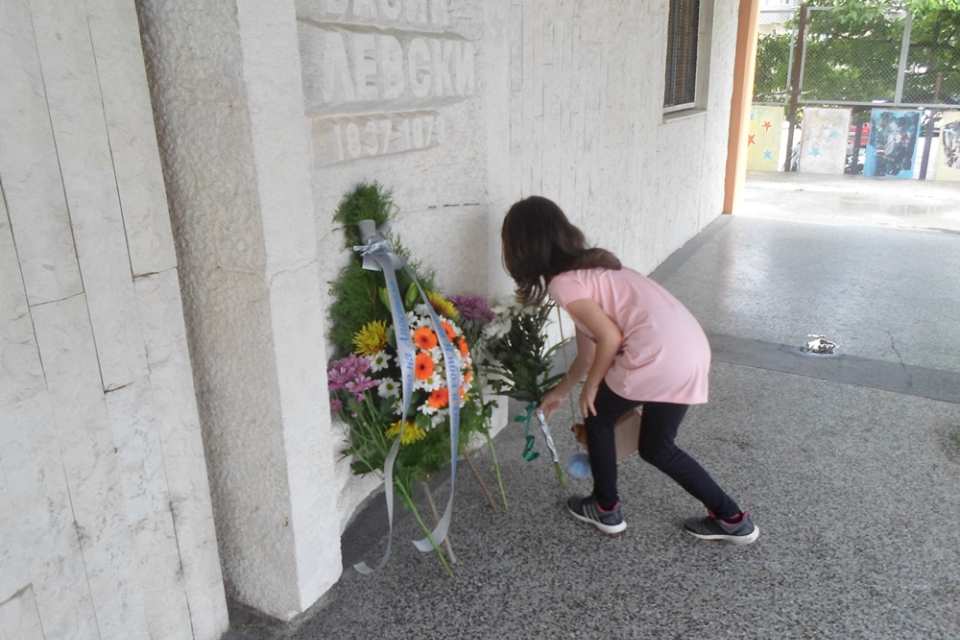 У нас все повече историци се обявяват за това годишнината от гибелта на Левски да се отбелязва на 18-ти, а не на 19-ти февруари. До объркването се е стигнало...