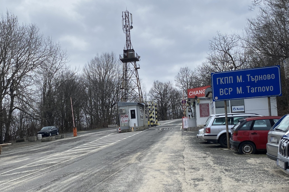 Служебният министър-председател Димитър Главчев заедно с посланика на Турция Мехмет Саит Уянък ще посетят ГКПП "Малко Търново".
Визитата е в продължение...