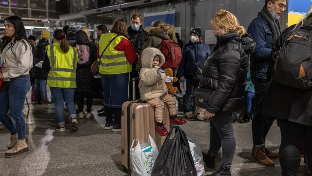 Изпълнението на мярката "Солидарност" за украинските бежанци приключва утре, 31 юли. По тази мярка украинските граждани със статут на временна закрила...