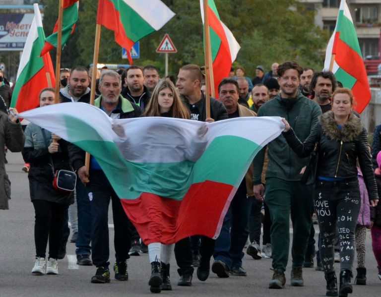 Жители на Харманли се събраха на граждански протест срещу местния Регистрационно-приемателен център за мигранти и установения режим на институцията от...