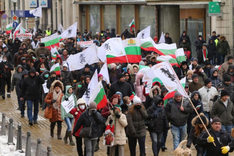 Протест с искане за оставката на правителството блокира центъра на София. Първоначално протестиращите се събраха пред парламента, а по-късно блокираха...