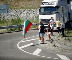 Протести и край международния път на изхода на Благоевград