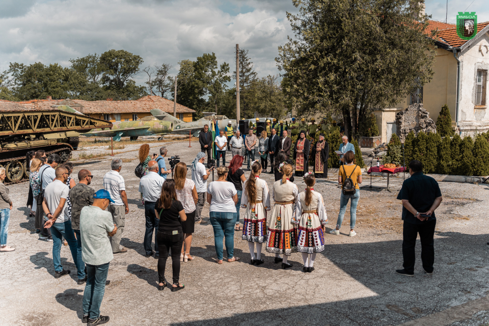 В двора на Музея на бойната слава в Ямбол се проведе официална церемония „Първа копка“ за започване на строително-монтажните дейности по проект „Ремонт...