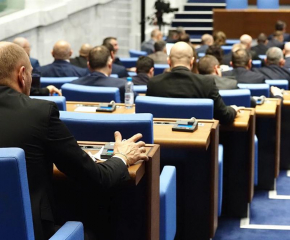 Първи парламентарен контрол на служебното правителство