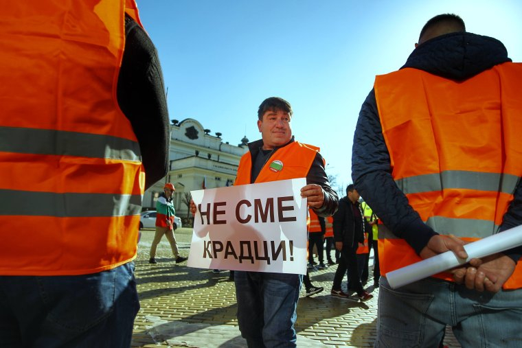 От 30 септември ще спре поддържането на пътищата, ако парламента не върне правомощията по поддържането на републиканските пътища там, където са конституционно...